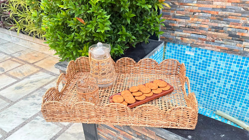 NATURAL SCALLOP RATTAN TRAY