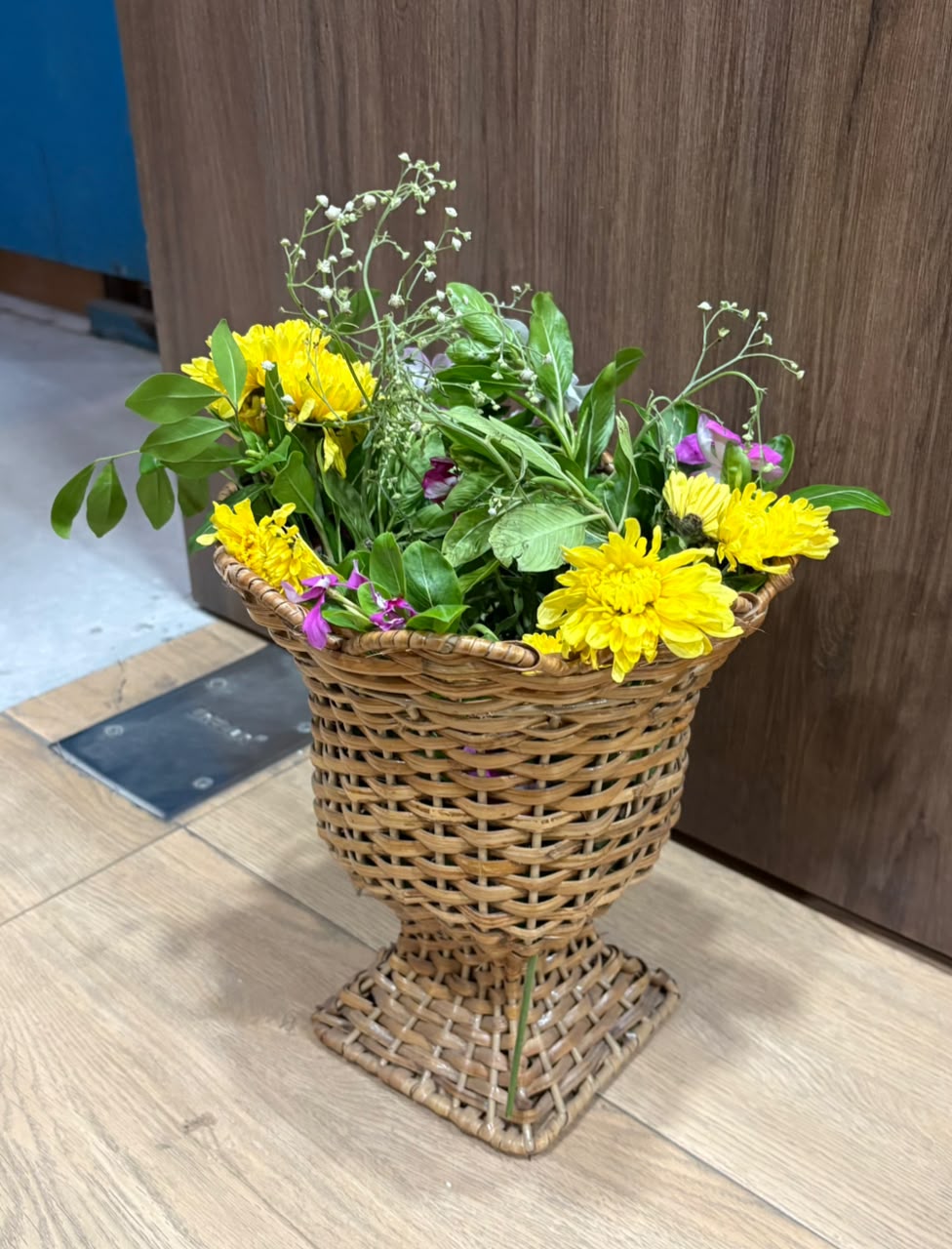 SMALL RATTAN URN VASE